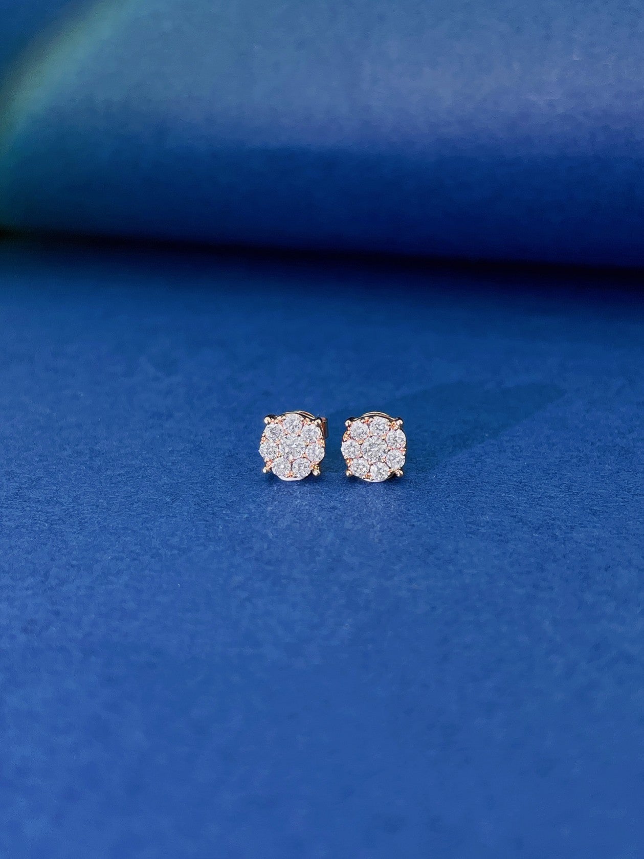 18K Diamond Round Earring