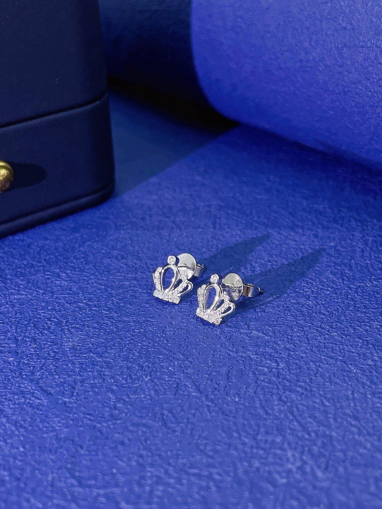 18K Diamond Crown Earring