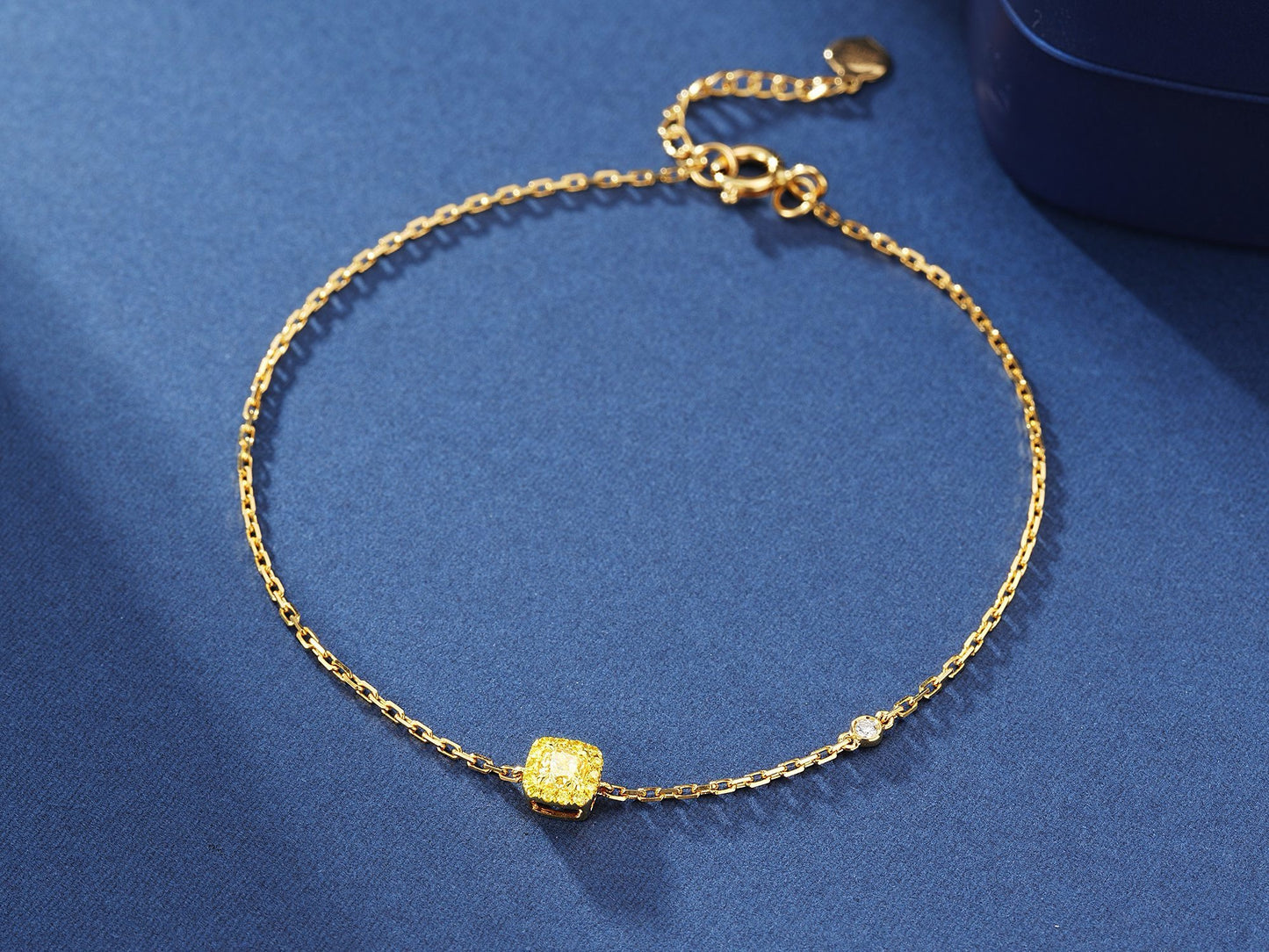 18K Gold Yellow Diamond Bracelet Square