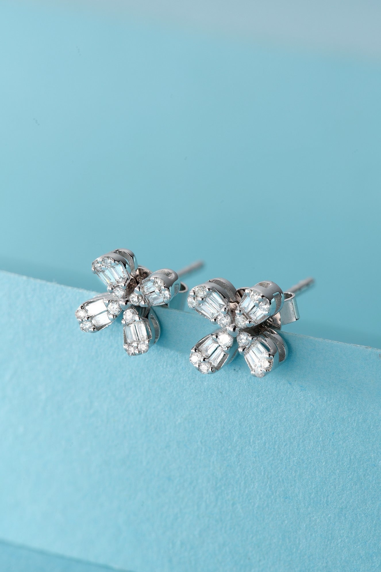 18K Diamond Four Leaf Earring