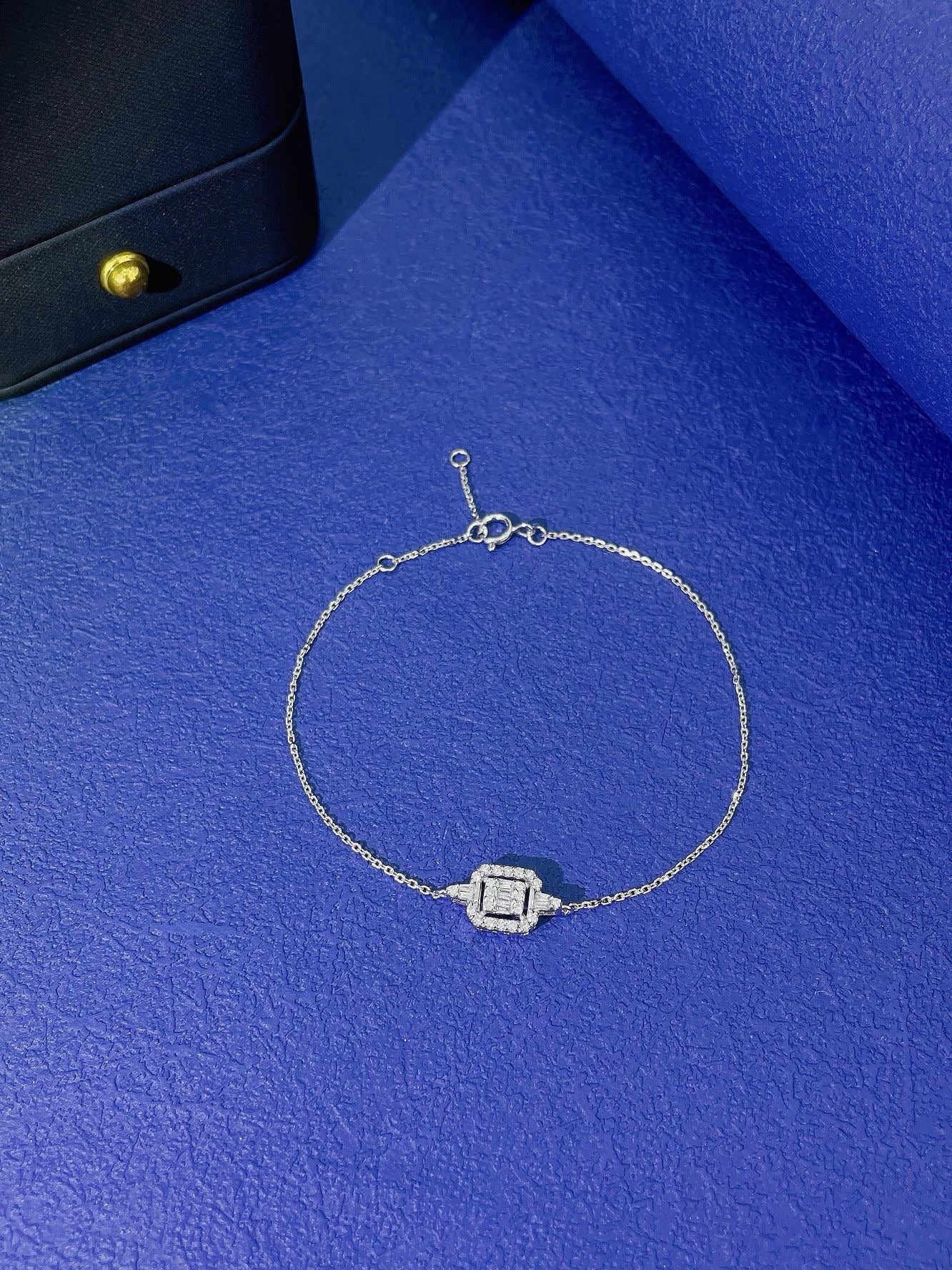 18K Gold Diamond Bracelet Square