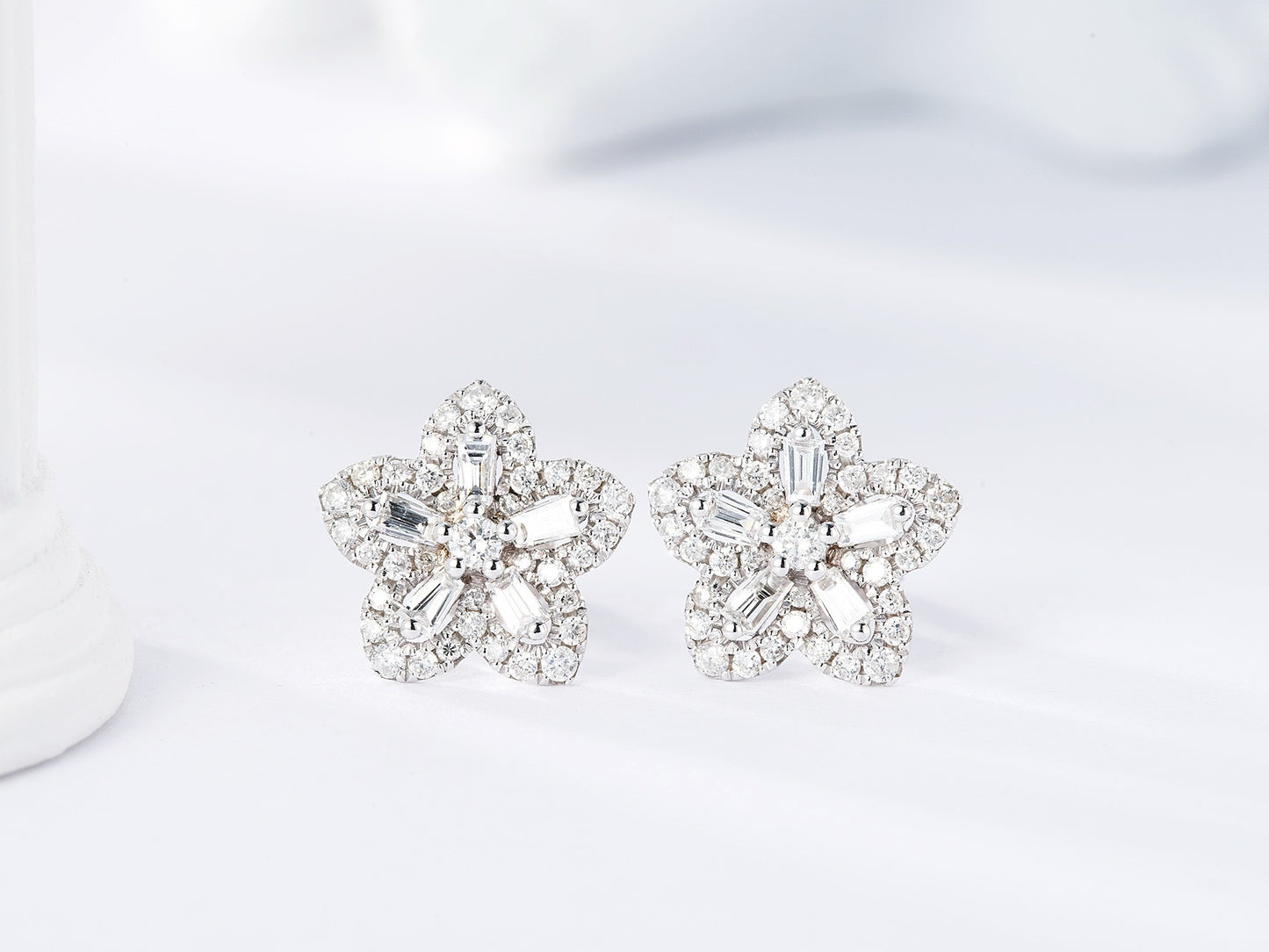 18K Diamond Flower Earring