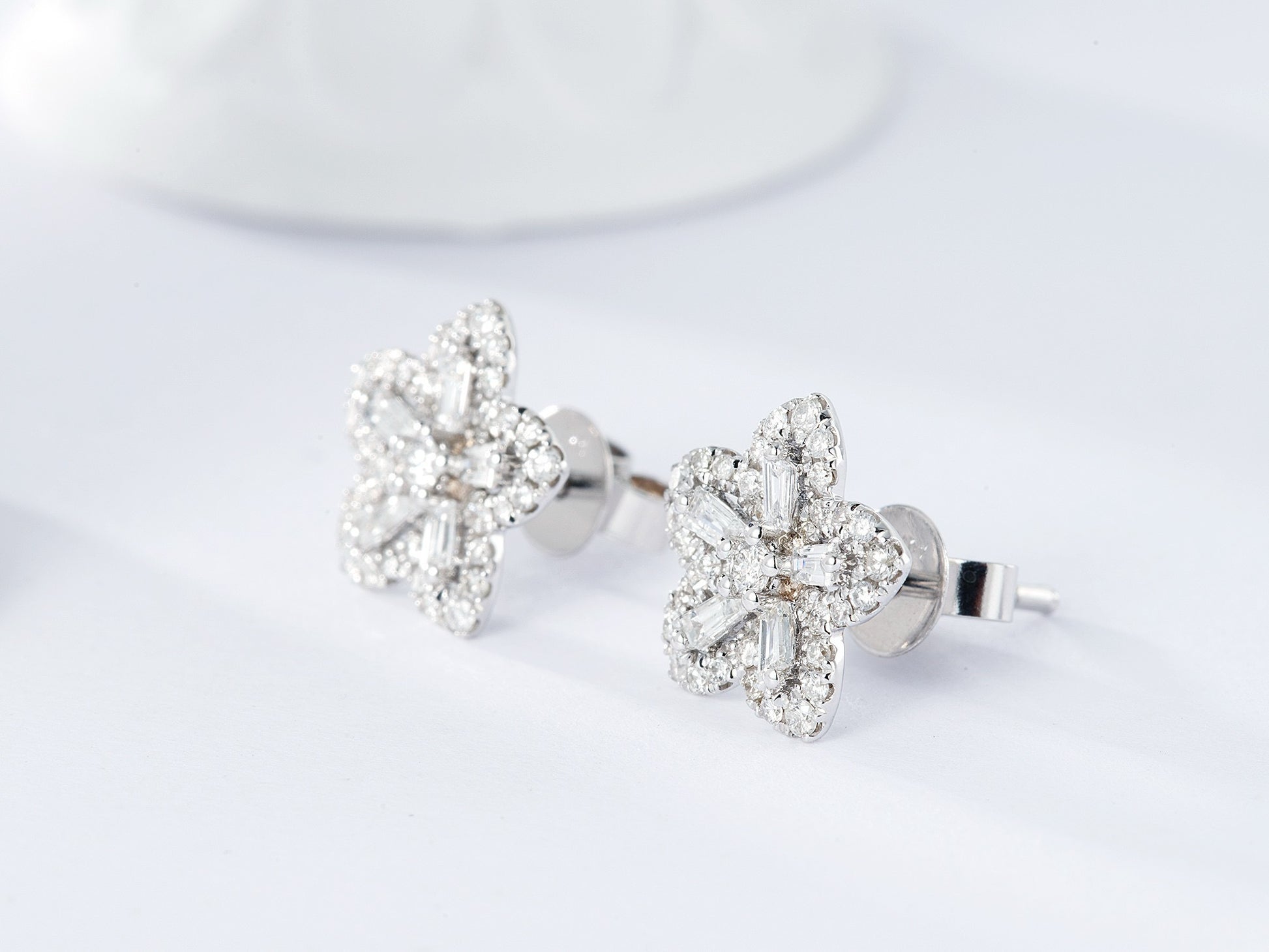 18K Diamond Flower Earring