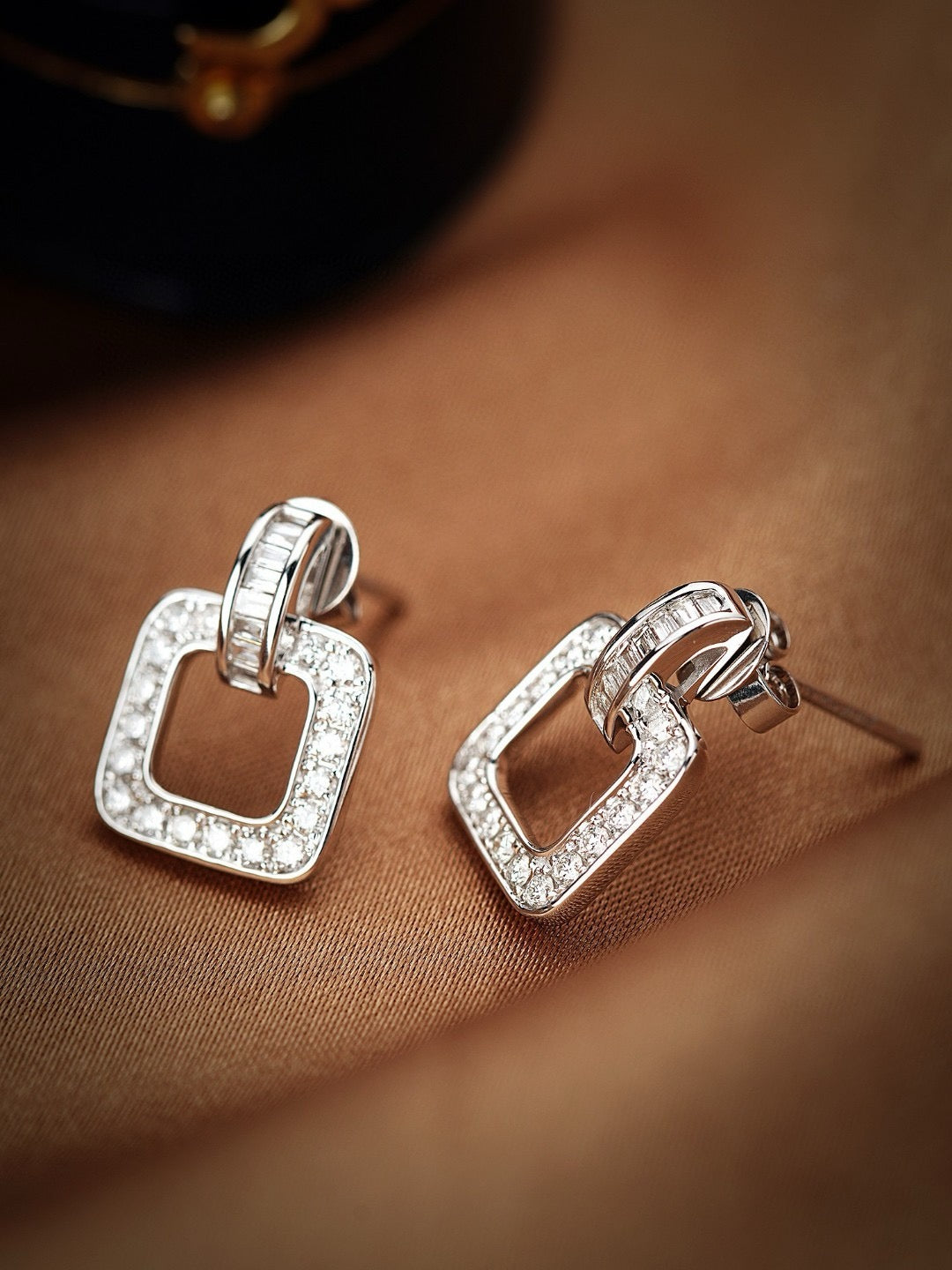 18K Diamond Earring Square