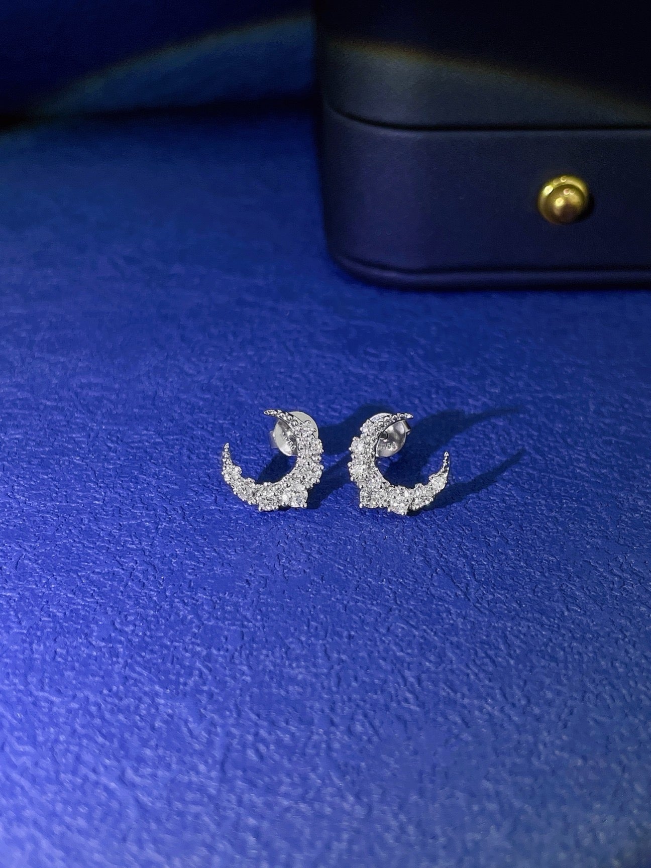 18K Diamond Moon Earring