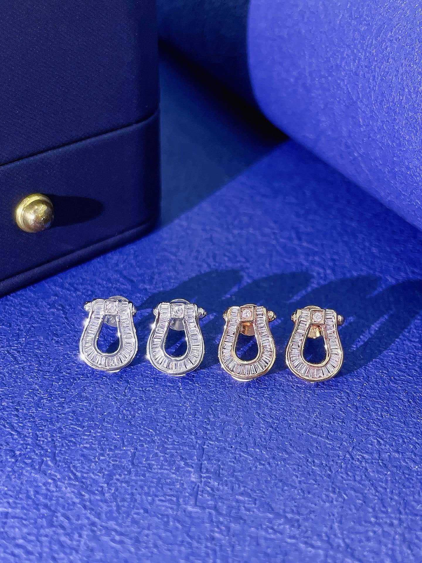 18K Diamond U Shape Earring