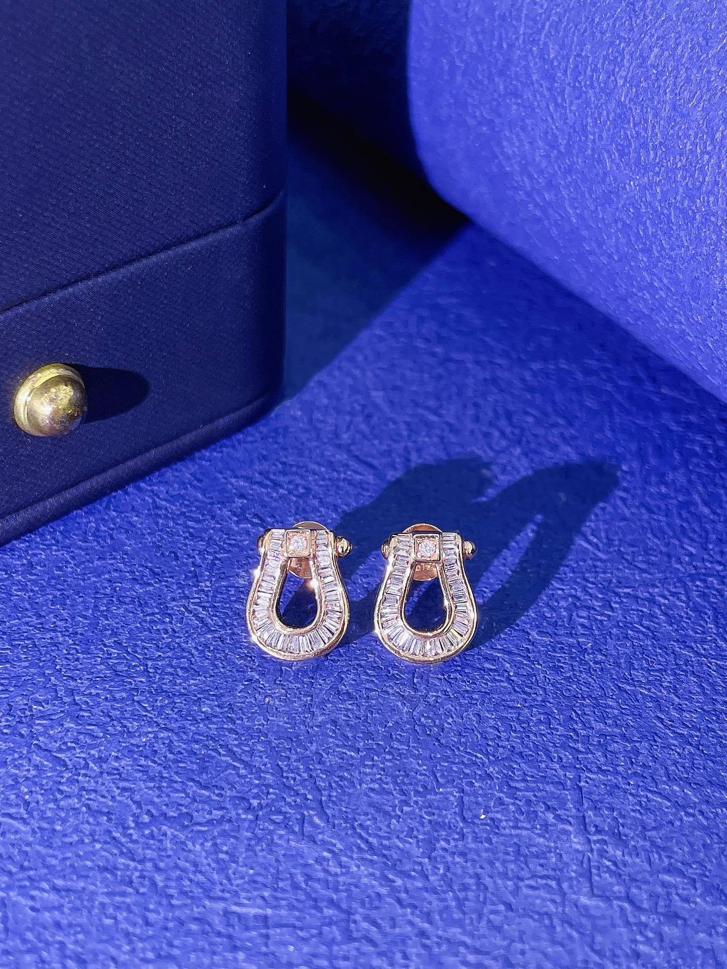 18K Diamond U Shape Earring