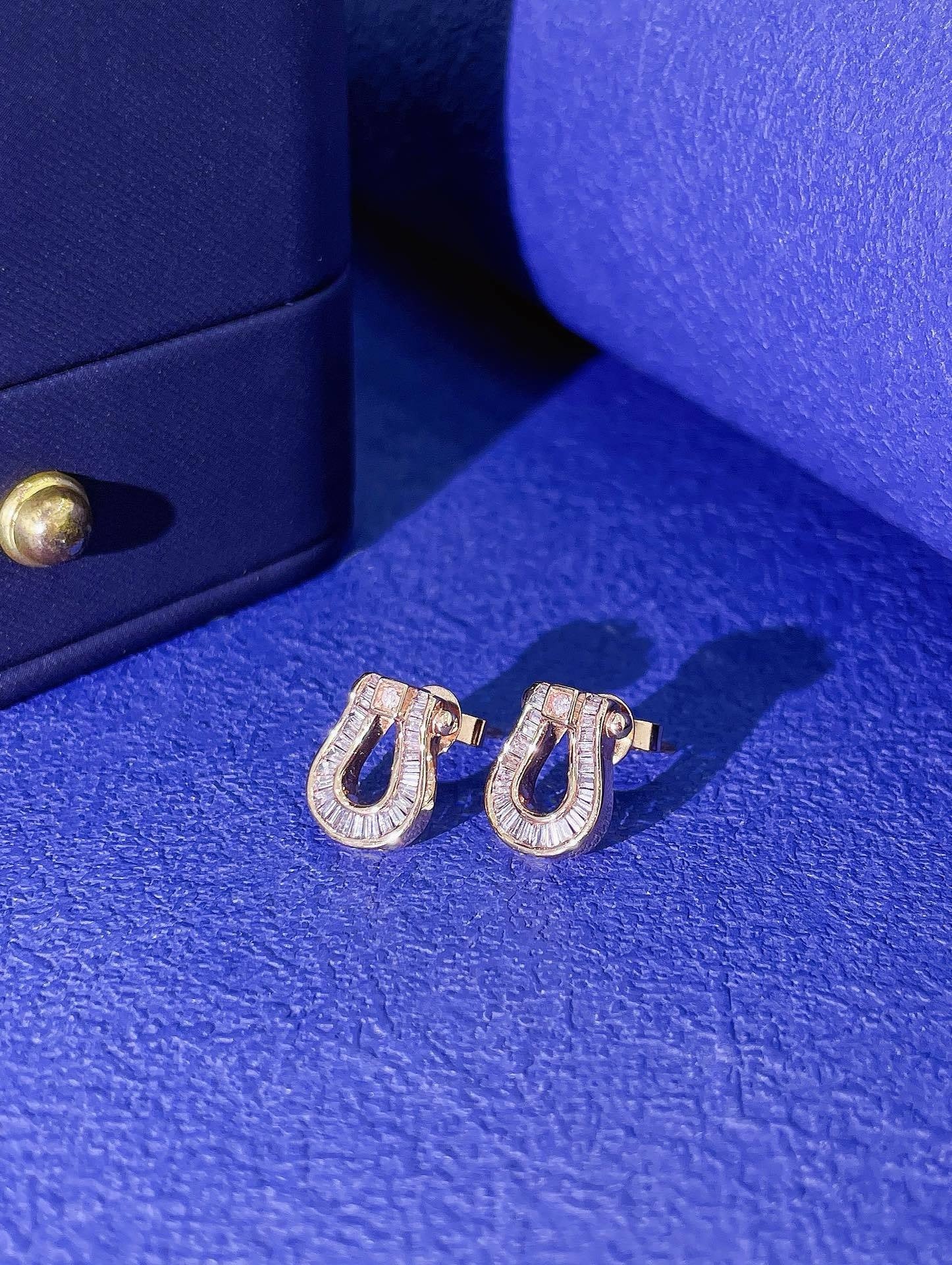 18K Diamond U Shape Earring