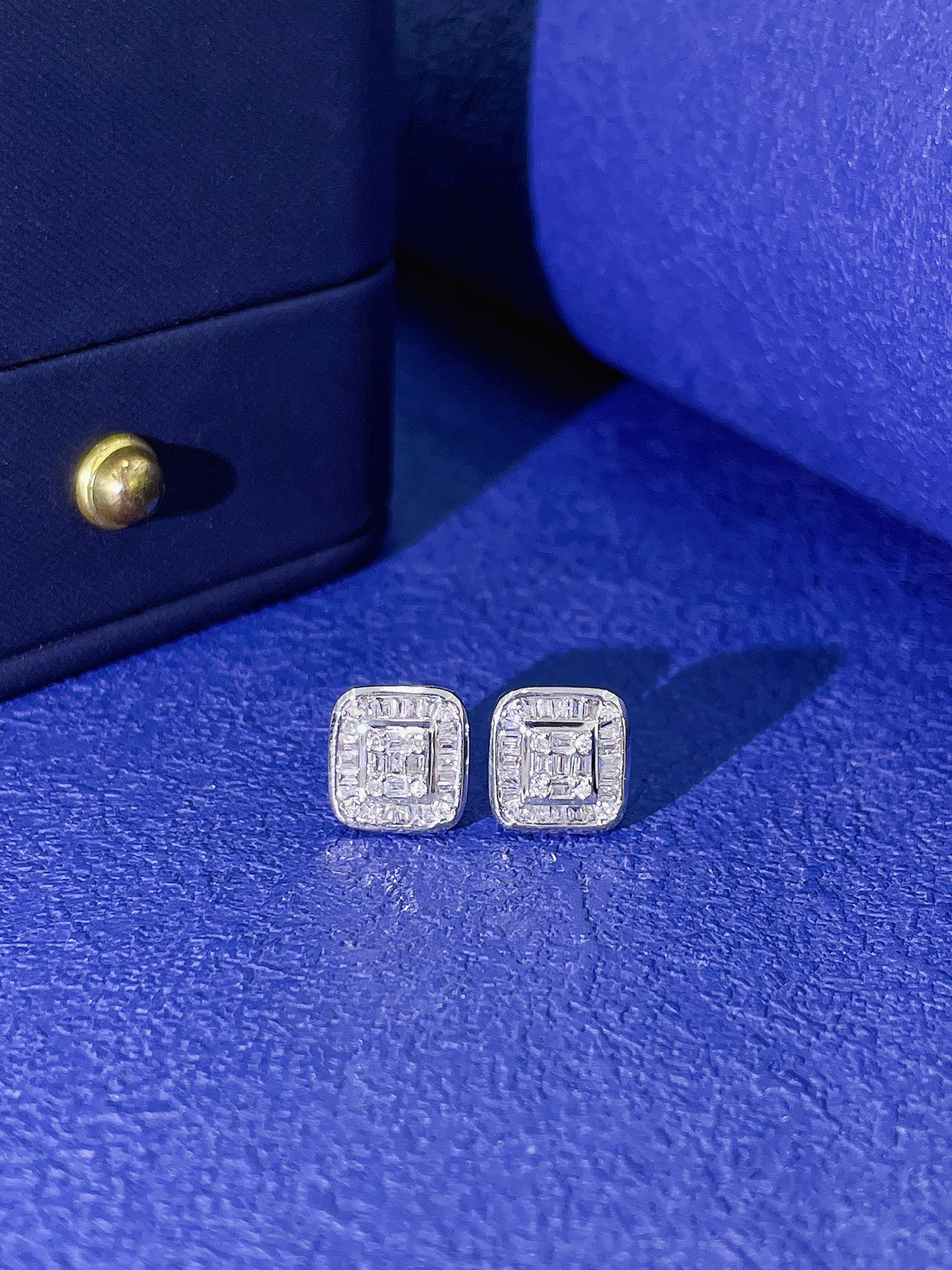 18K Diamond Square Earring