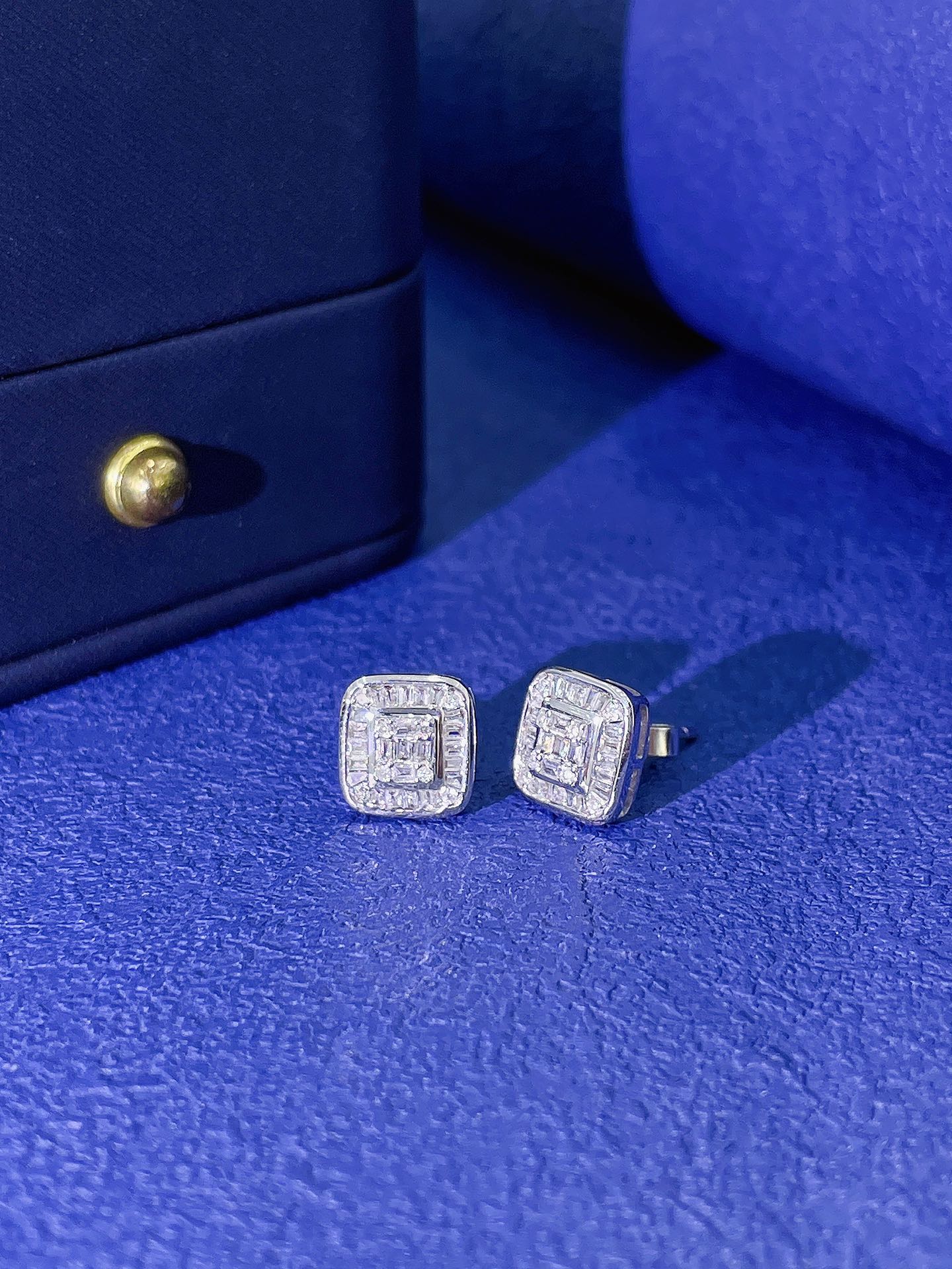 18K Diamond Square Earring