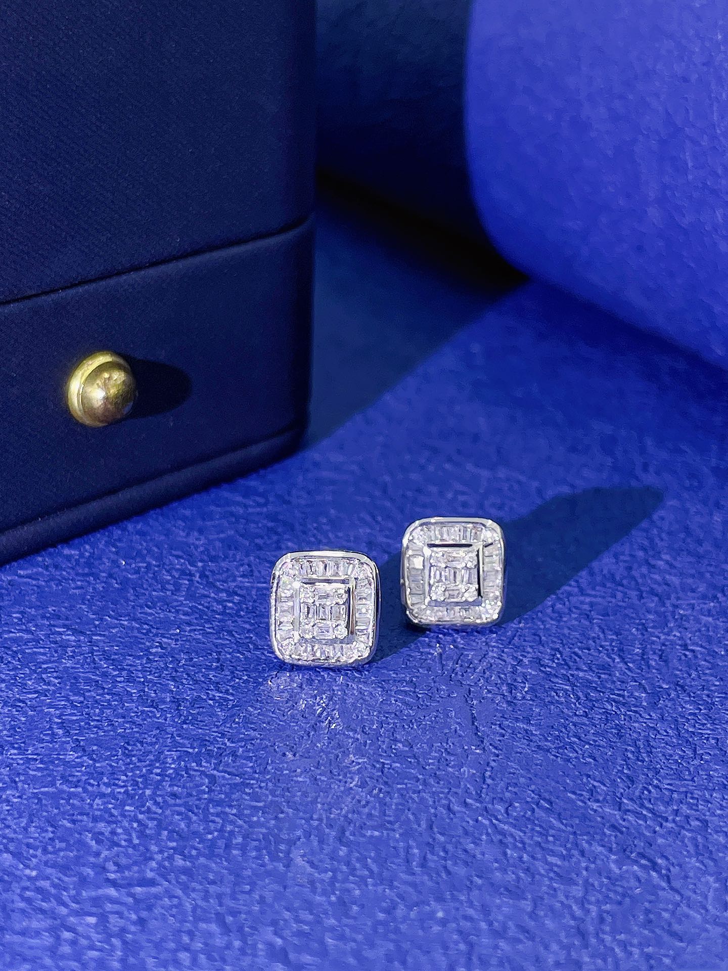 18K Diamond Square Earring