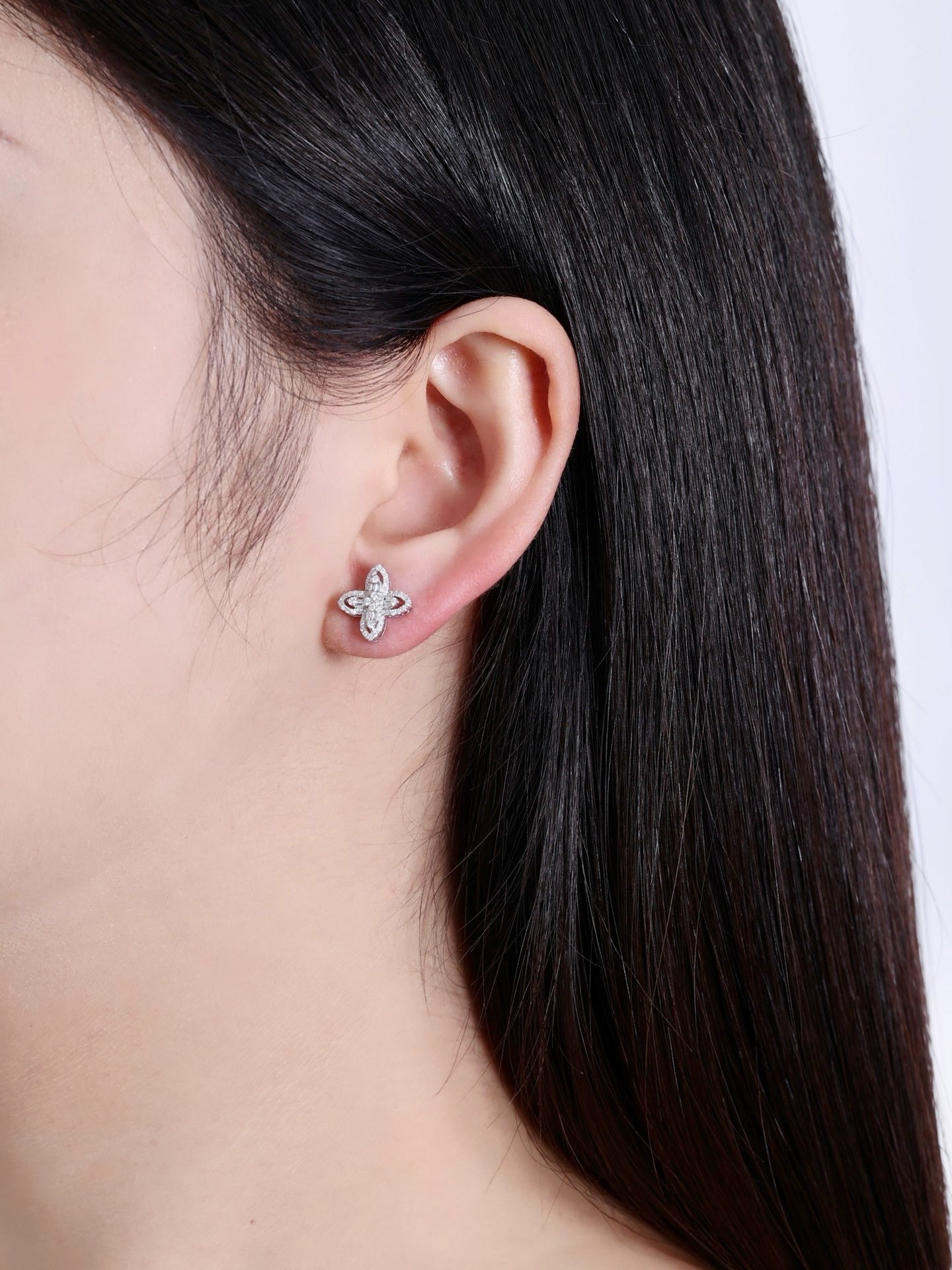 18K Diamond Earring Four Leaf Flower