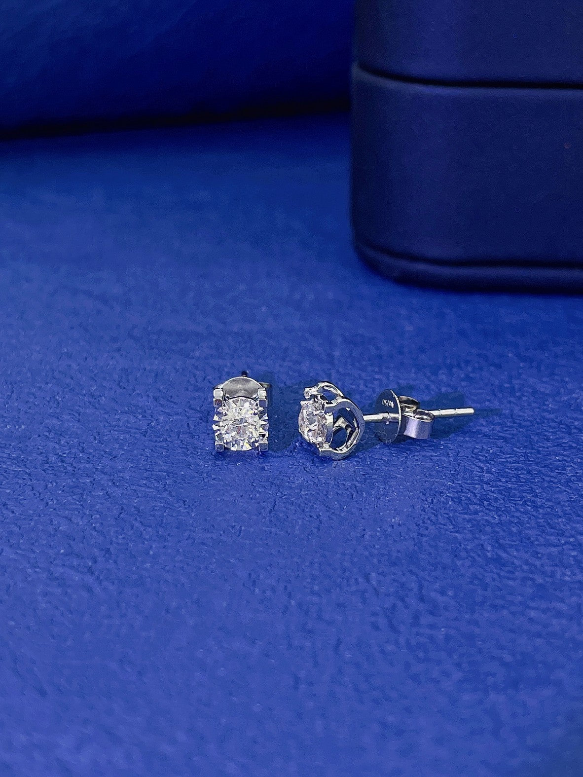 18K Diamond Prong Setting Stud Earring