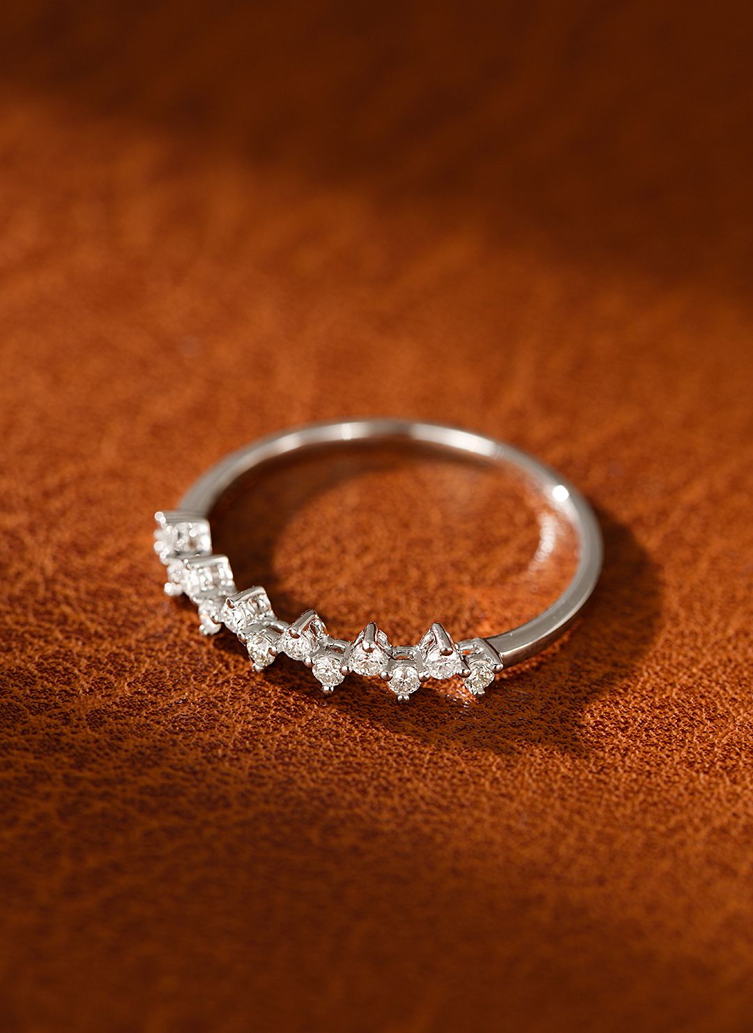 18K Diamond Curve Ring