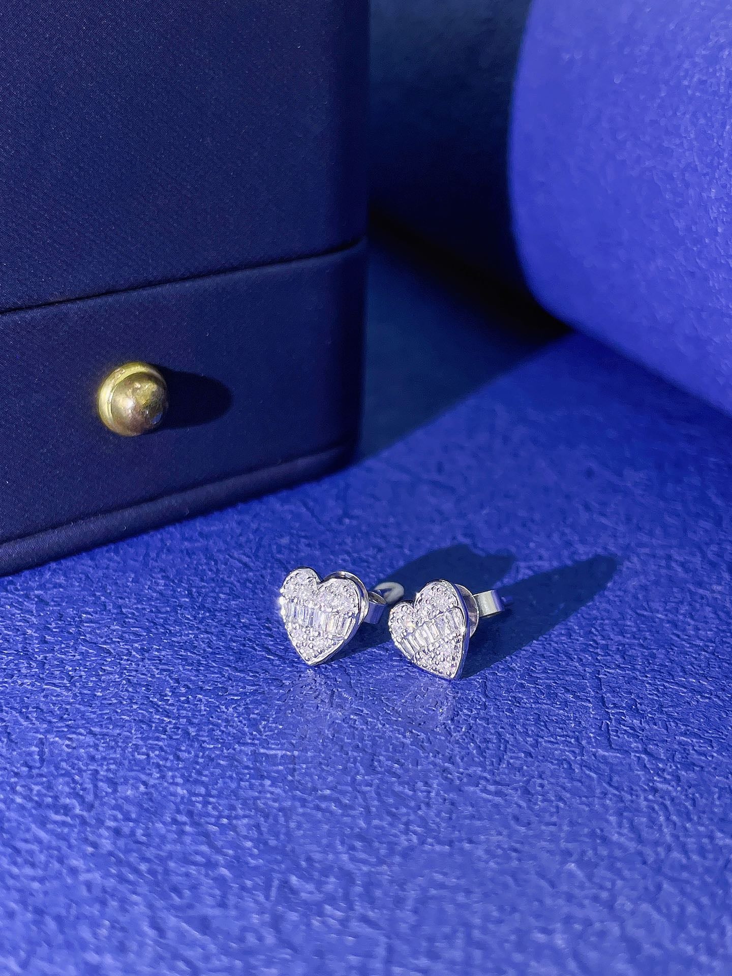 18K Diamond Small Heart Earring