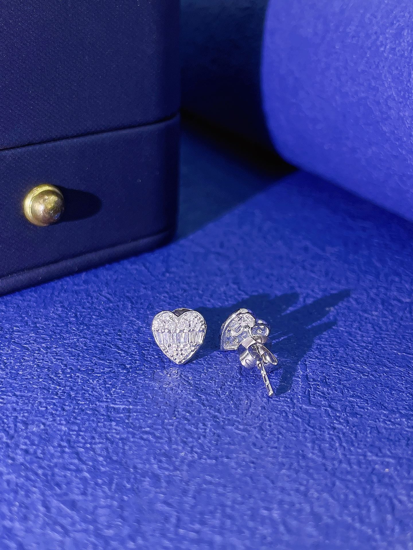 18K Diamond Small Heart Earring