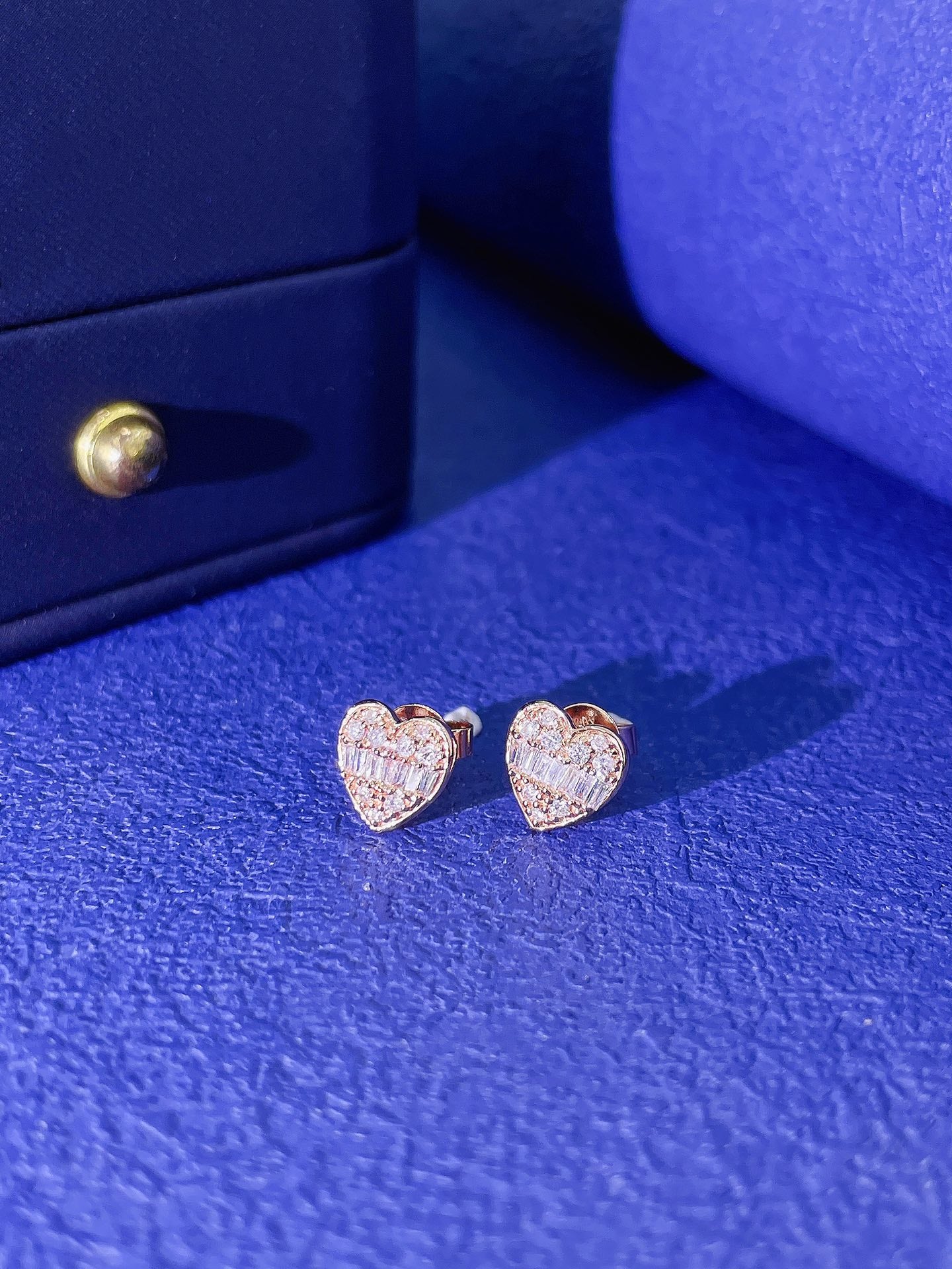 18K Diamond Small Heart Earring