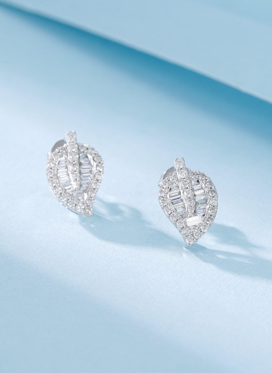 18K Diamond Leaf Earring