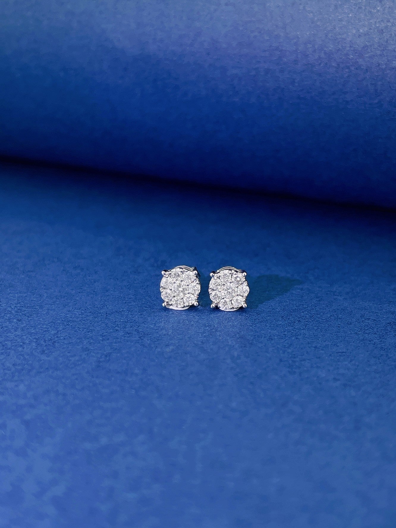 18K Diamond Round Earring