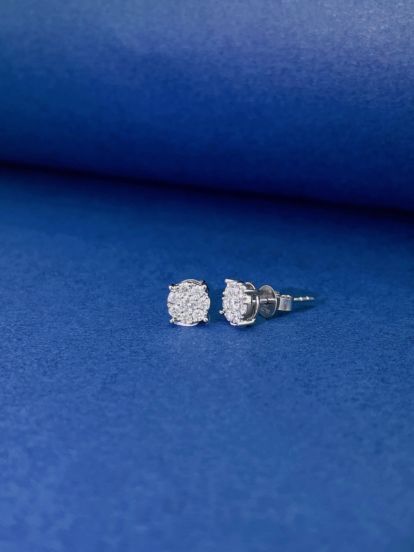 18K Diamond Round Earring