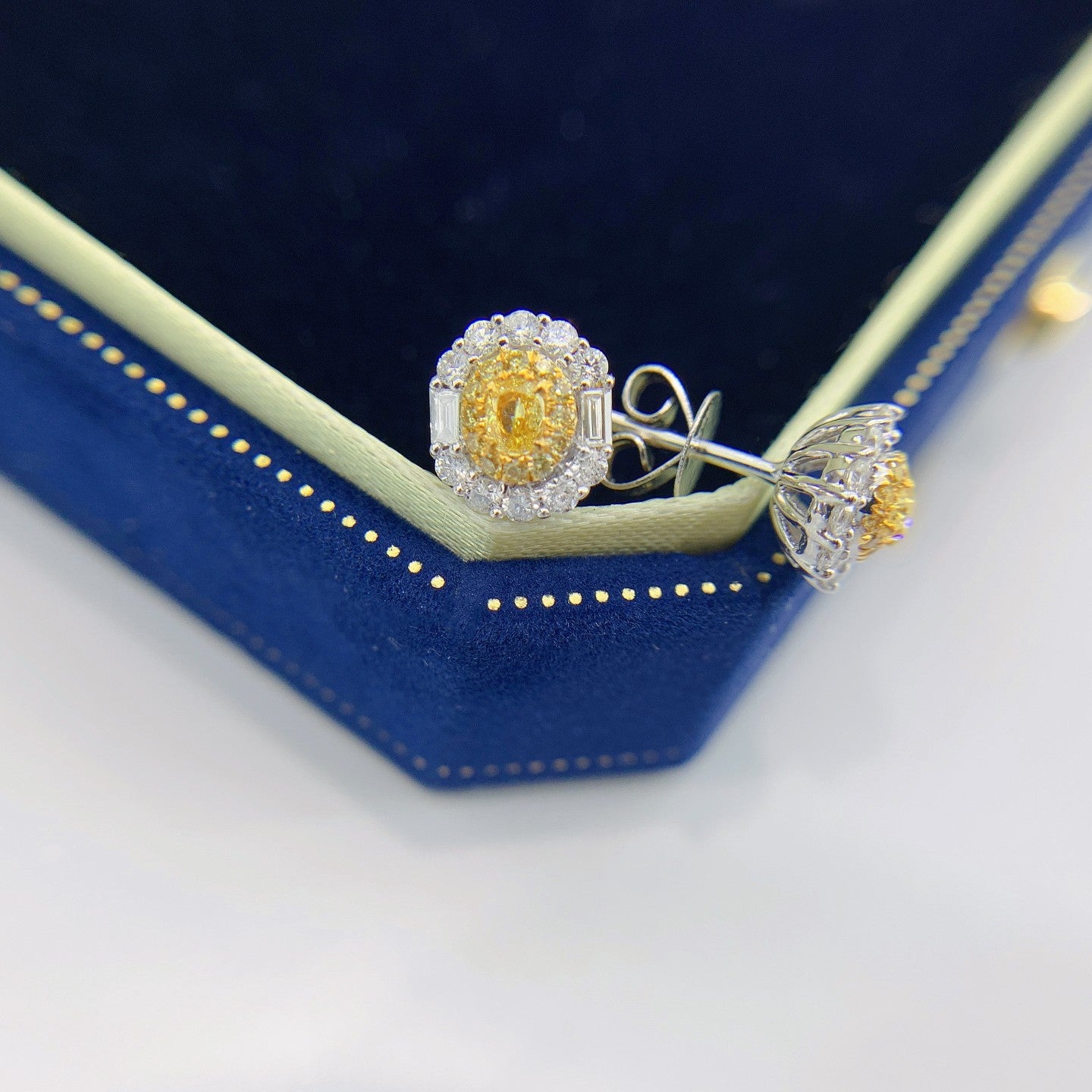 18K Yellow Diamond Oval Earring