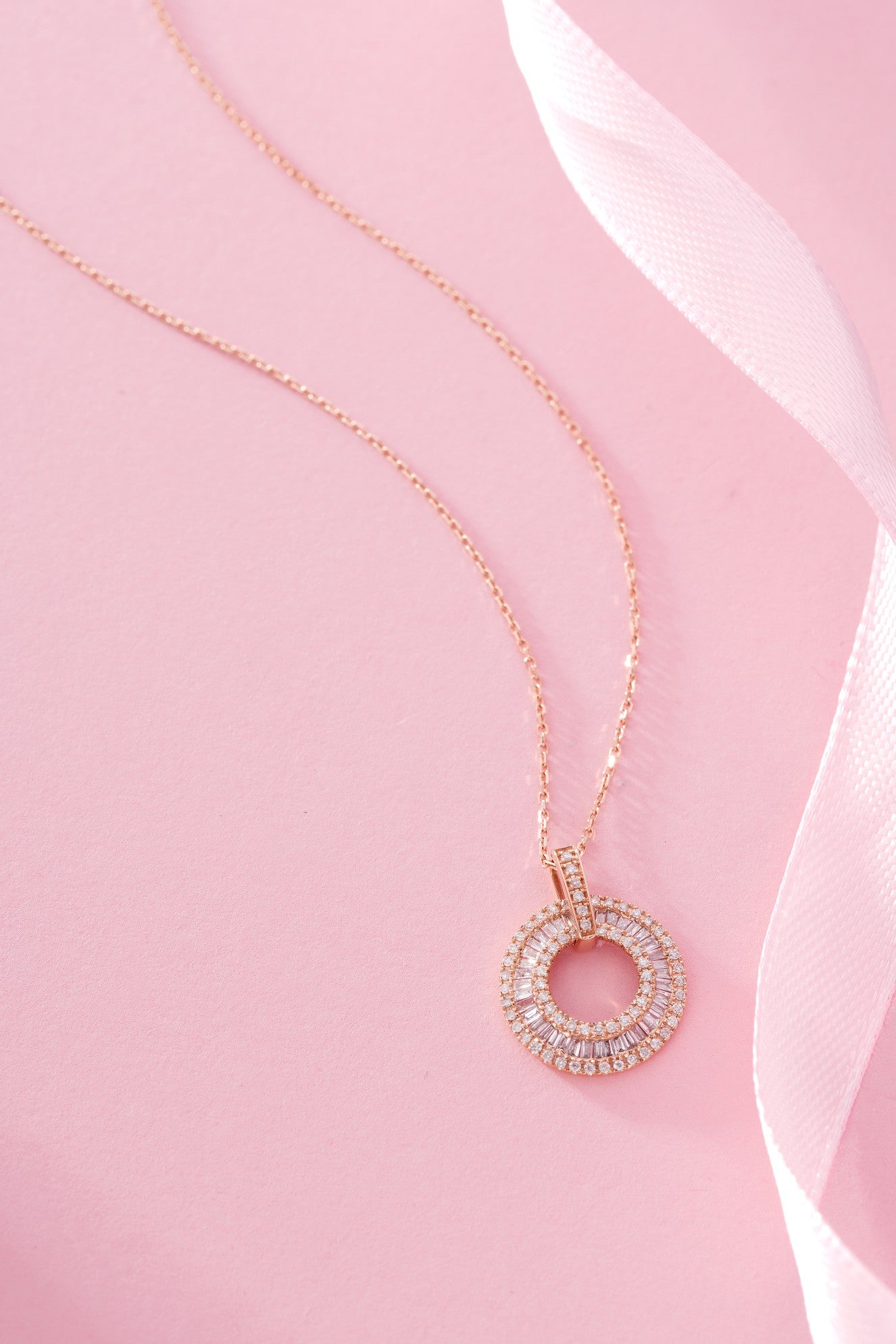 18K Diamond Circle Necklace