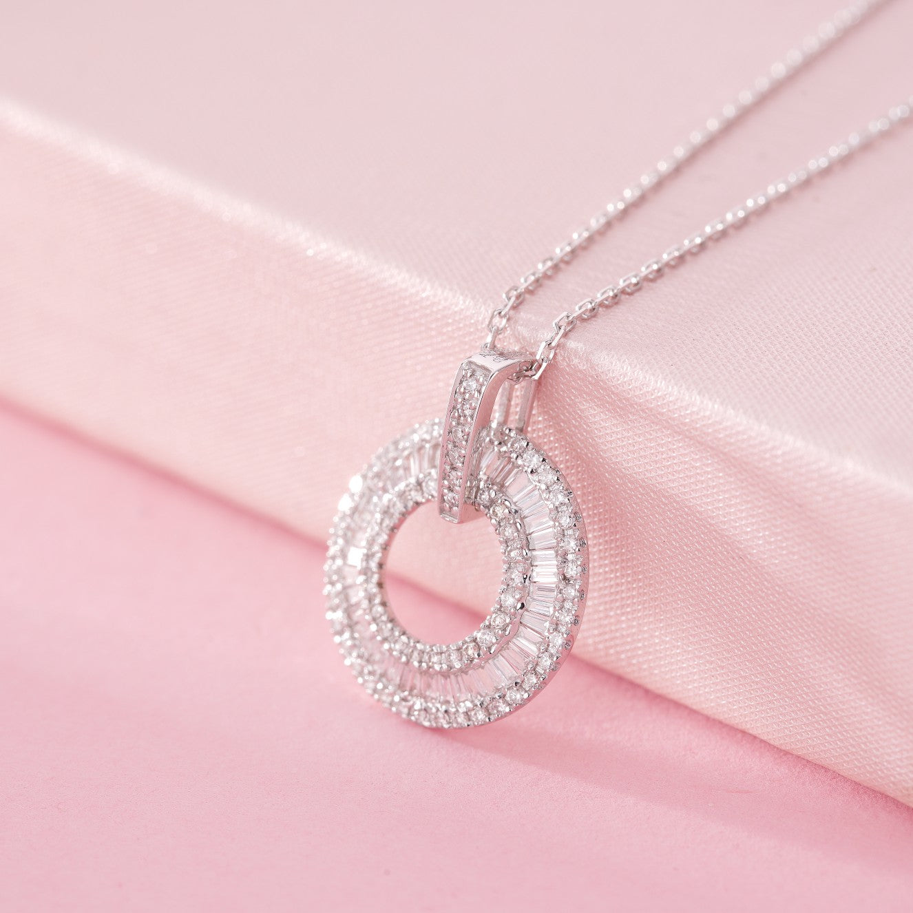 18K Diamond Circle Necklace