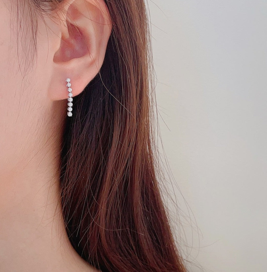 18K Diamond Line Drop Earring