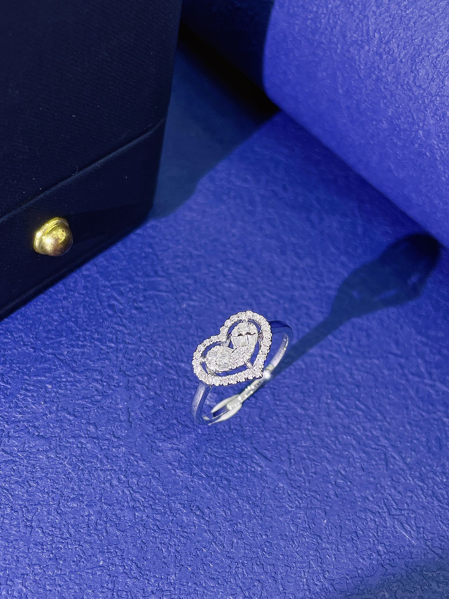 18K Diamond Heart Ring