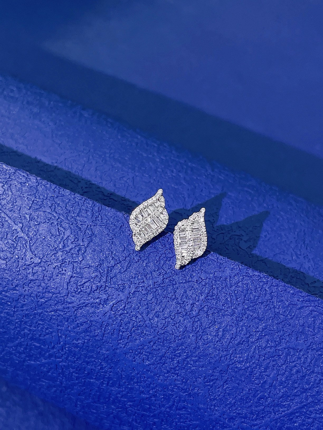 18K Diamond Leaf Earring