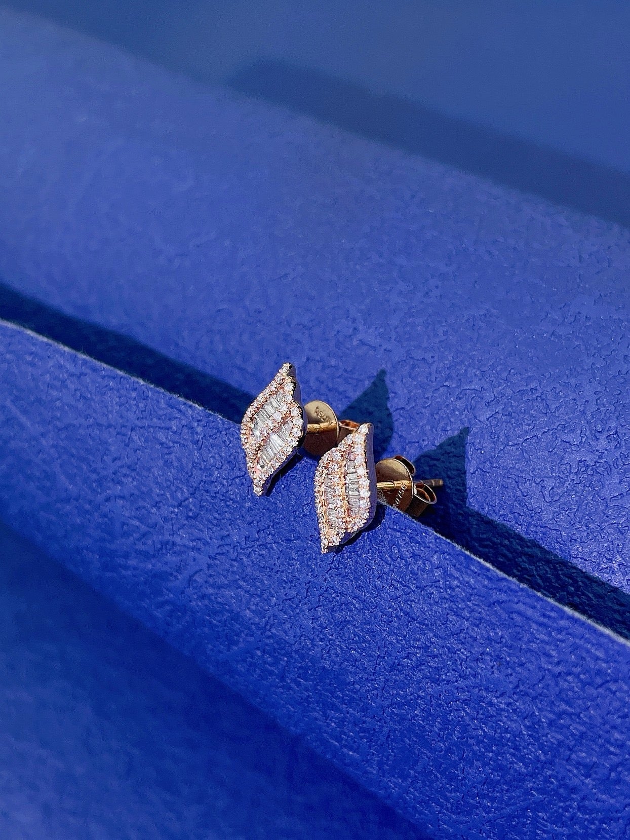 18K Diamond Leaf Earring